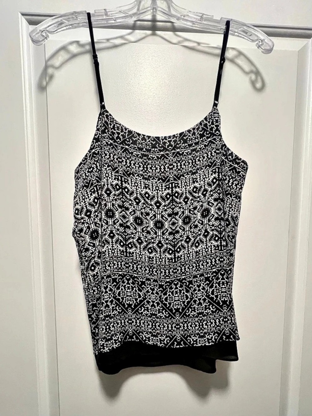 Violet + Claire Geometric Camisole in Black & White Size Medium